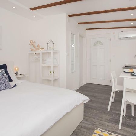 Studio Apartment Skatula Skradin Exterior foto