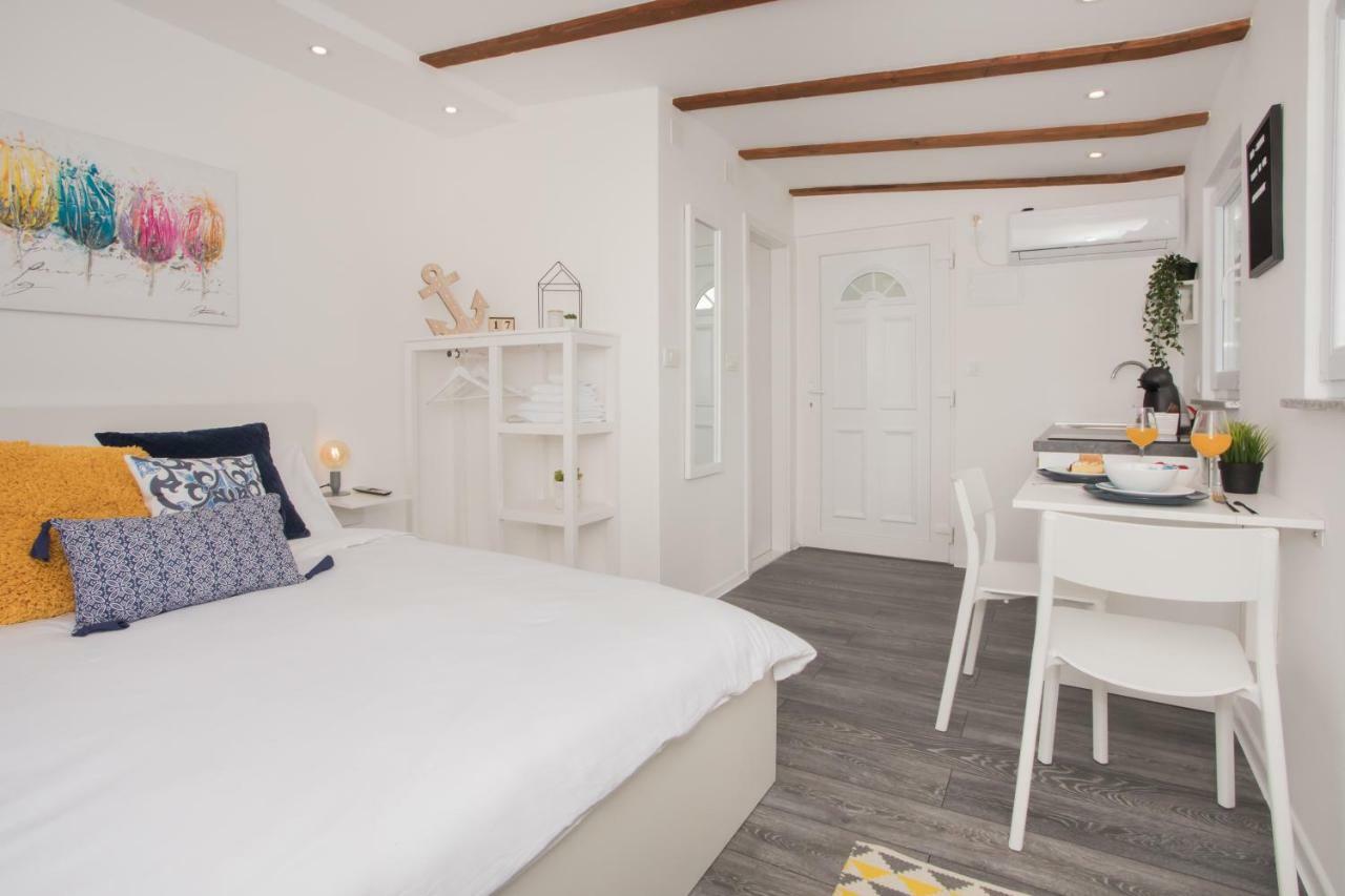 Studio Apartment Skatula Skradin Exterior foto