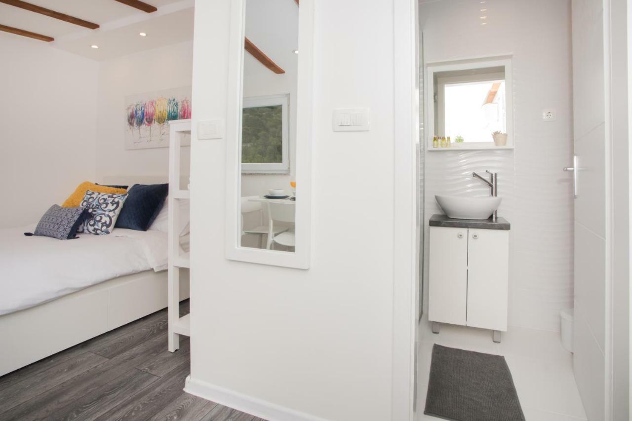 Studio Apartment Skatula Skradin Exterior foto